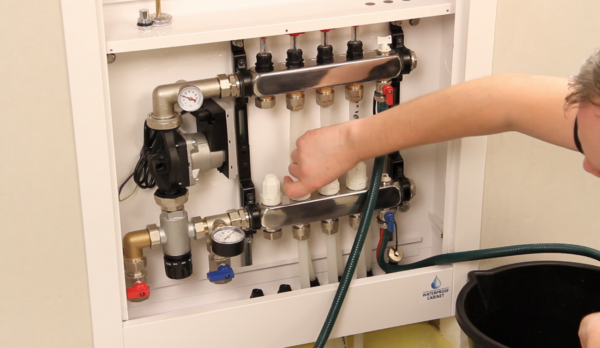 filling and pressure testing wunda manifold and underfloor heating system